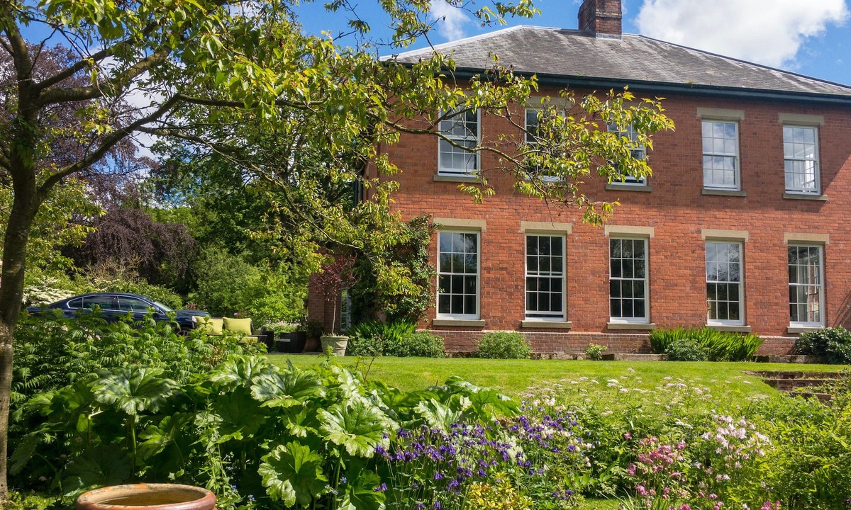 Welshpool Bed & Breakfast | Eithinog Hall