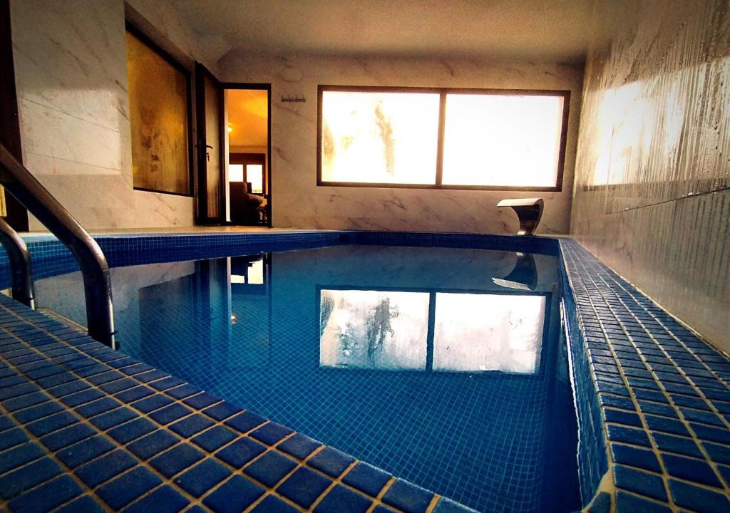 Hueva House | El Aprisco, con piscina climatizada en Hueva-Guadalajara