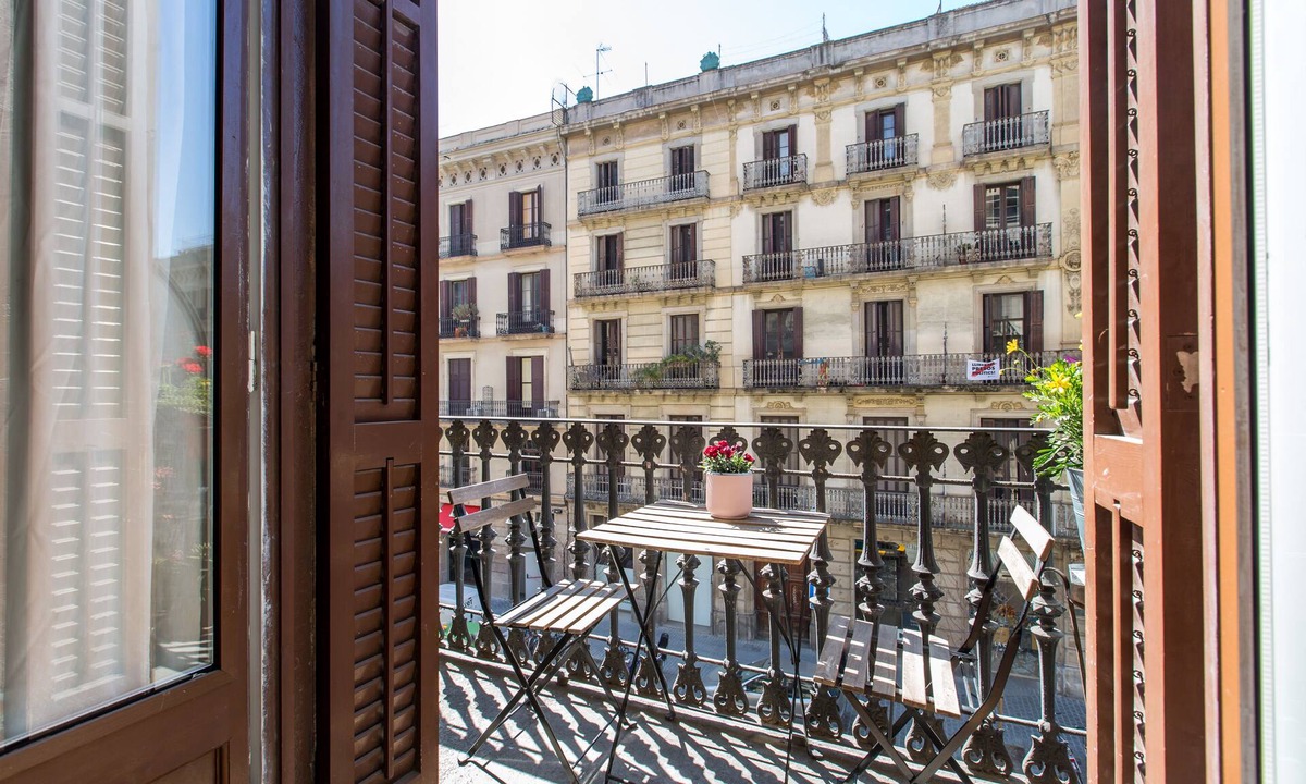 Sant Pere House | El Born Guest House by Casa Consell