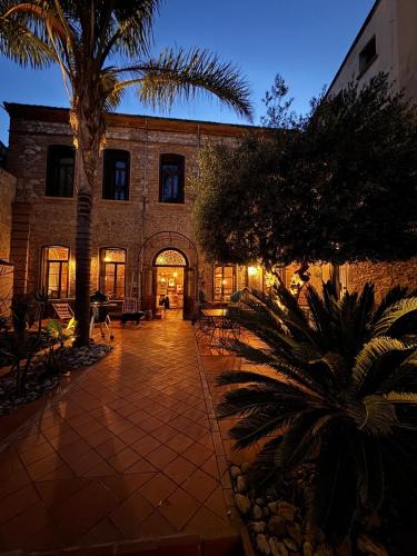 Saint-Hippolyte House | El Castell Embruixat