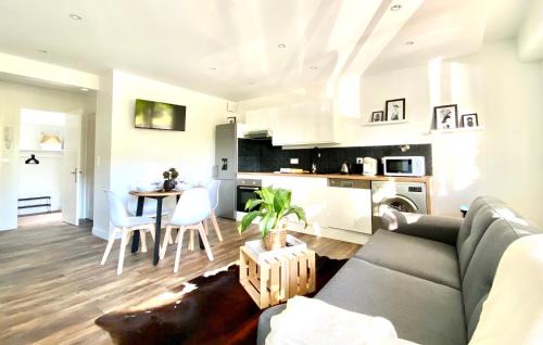 Lisieux Apartment | EL COCOONING - Logement Entier - Cœur de Ville in Avenue Basilique - Proche Gare