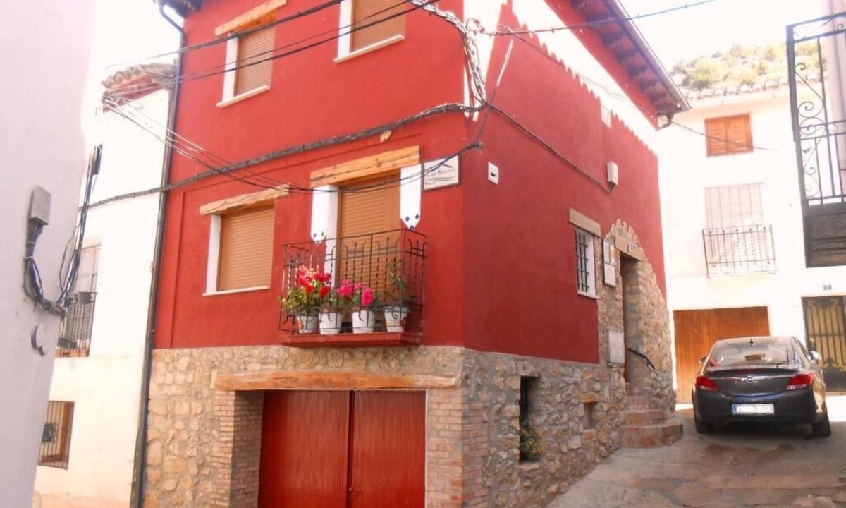 El Cuervo House | El Cuervo - Teruel. Discover the wonders of the Ebrón from Casa Navarrete.