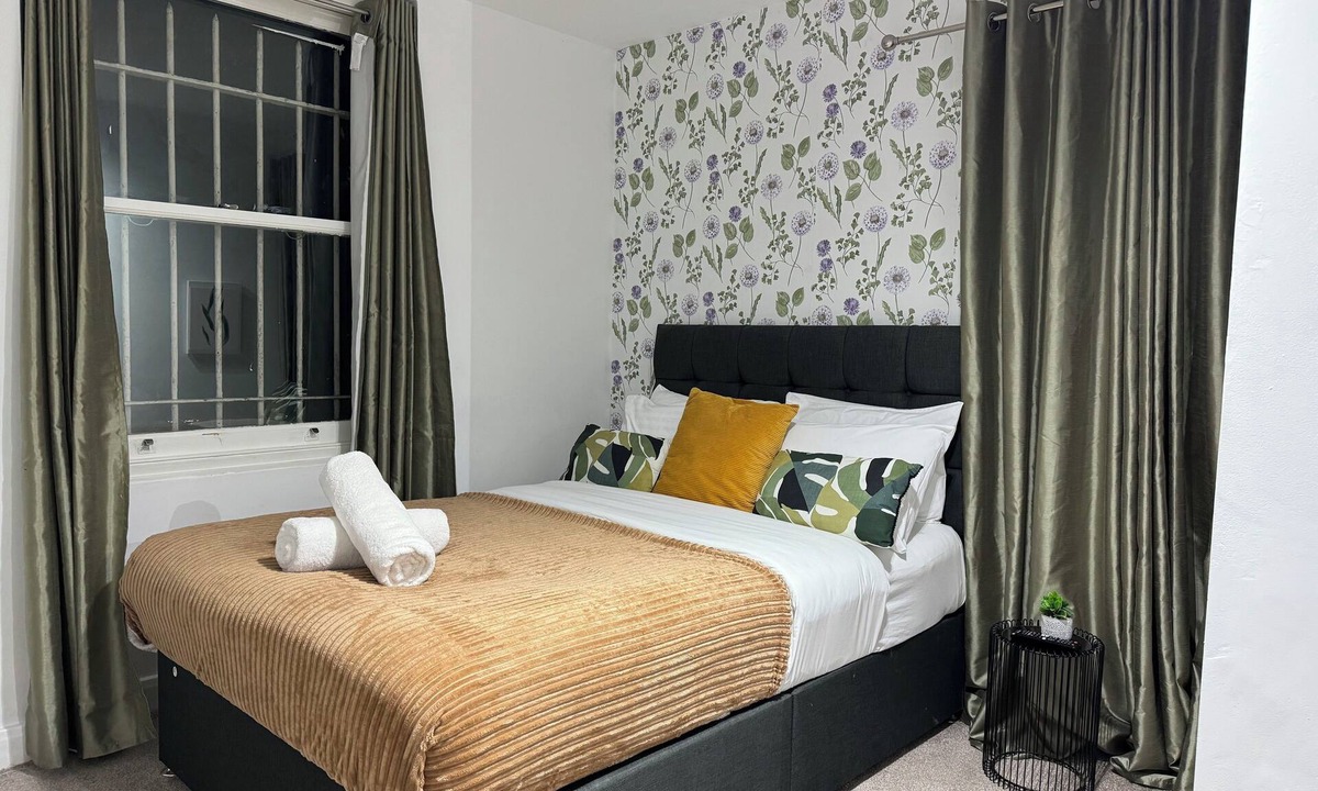 Holland Park Apartment | EL FAMOLYA