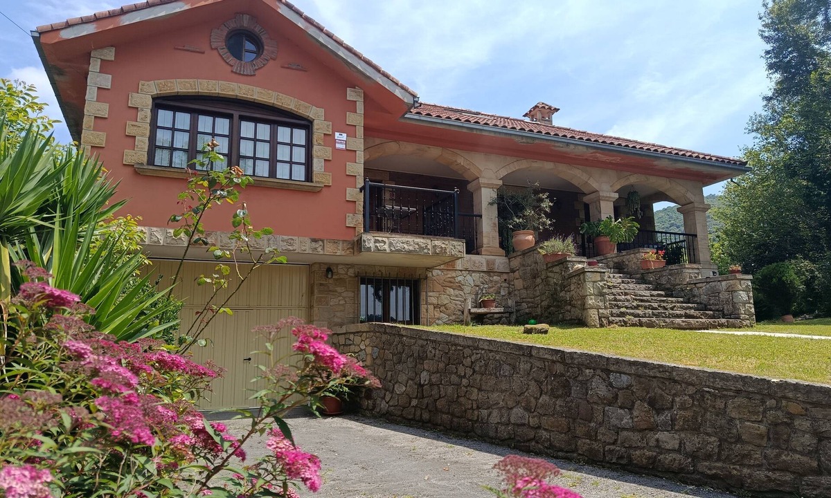 Villanueva House | El Mato. Cabárceno Park. Rural house in Cantabria (pet friendly)