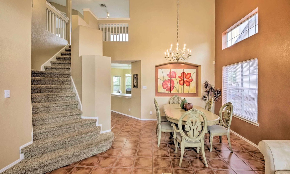El Paso Cottage | El Paso Retreat w/Pool: 11 Mi to Downtown!