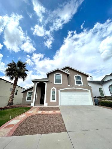 El Paso House | El Paso Westside Contemporary Beautiful Big Home