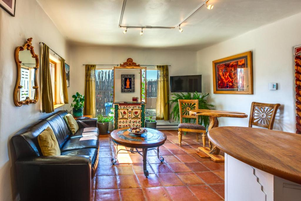 El Prado House | El Prado Couple's Escape w/Hot Tub!