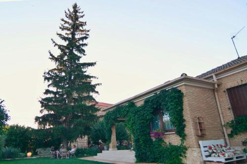 Santibanez del Val House | El Quinto Pino