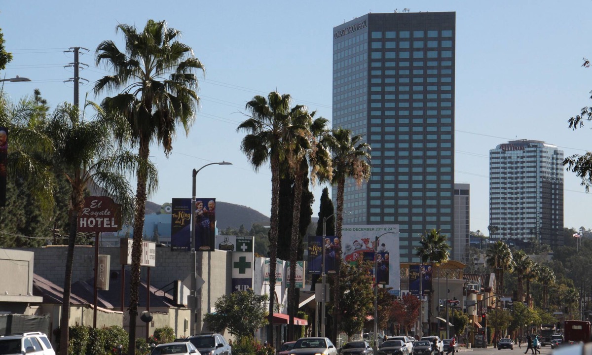 Studio City Hotel | El Royale Gardens Near Universal Studios