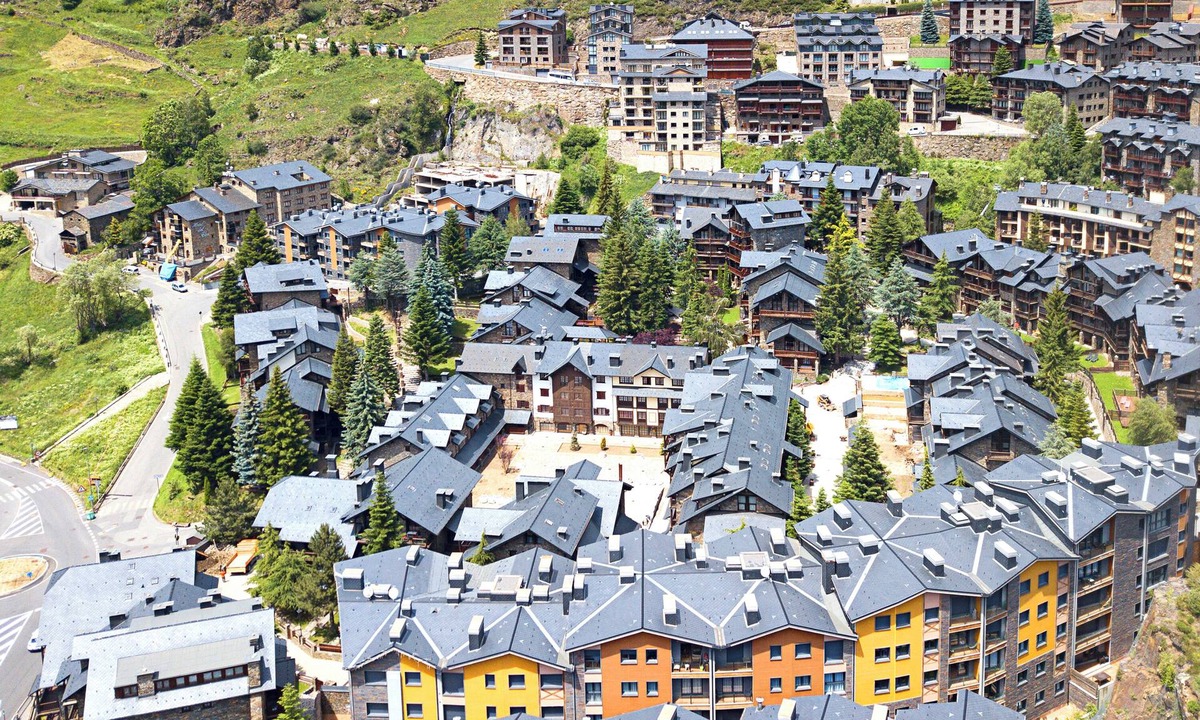 Incles Apartment | El Tarter Mountain Ski Vacation Rental
