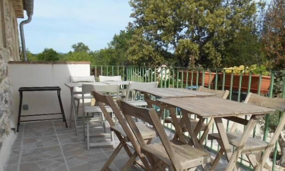 Allegre Les Fumades Apartment | Elaia