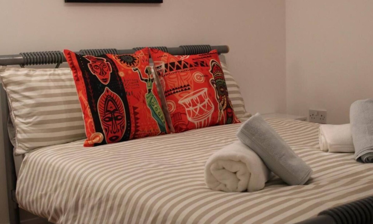 Alibon Apartment | Eldridge Court Apartment