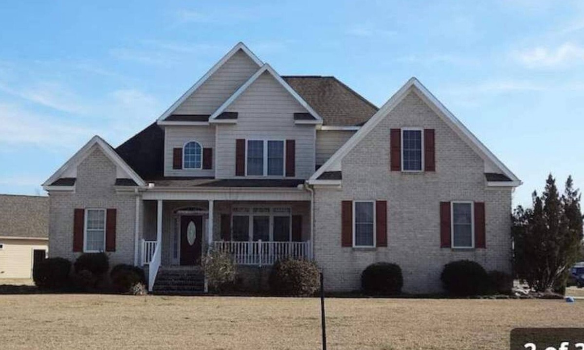Greenville House | Elegance & Comfort: Your Greenville Escape