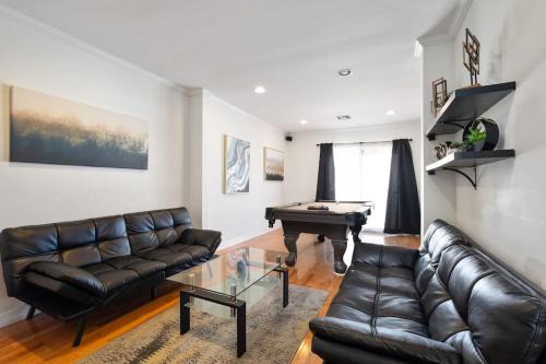 Pico - Robertson Apartment | Elegance Escape Sleeps 10 Pool with Jacuzzi