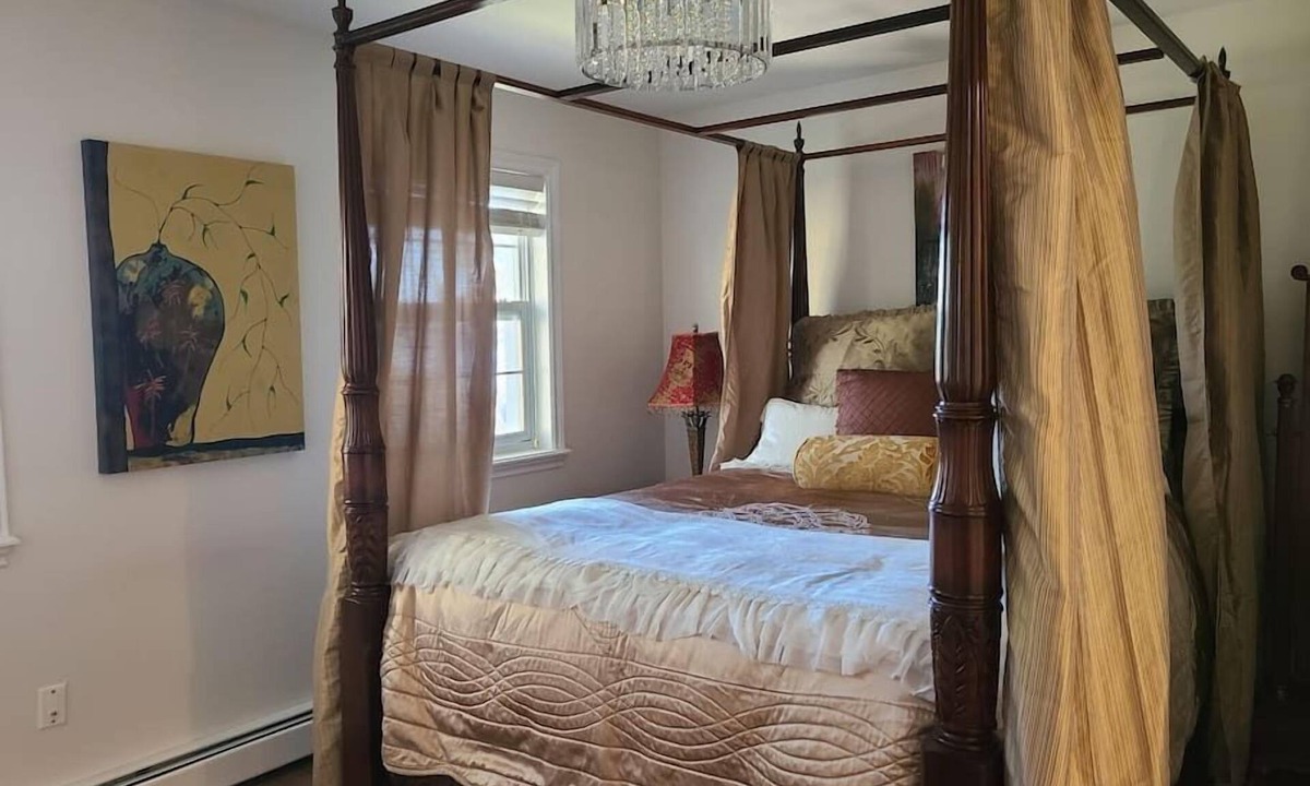 Halifax House | Elegance & Style With Custom Canopy Beds