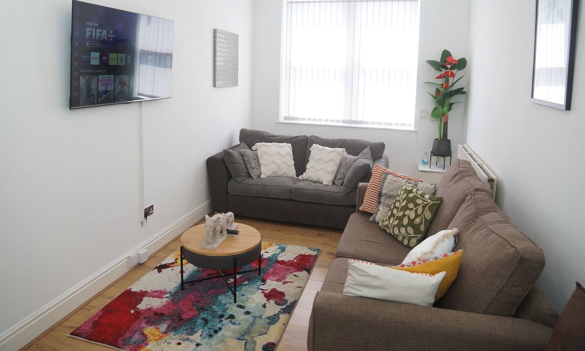 Openshaw Apartment | Elegance Suite