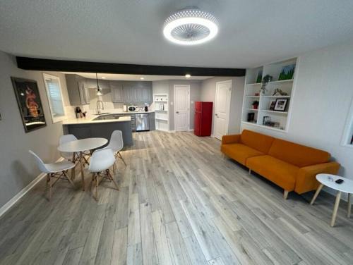Neartown Cabin | Elegant 1 Bdr-Montrose Siena @The Italian Plaza