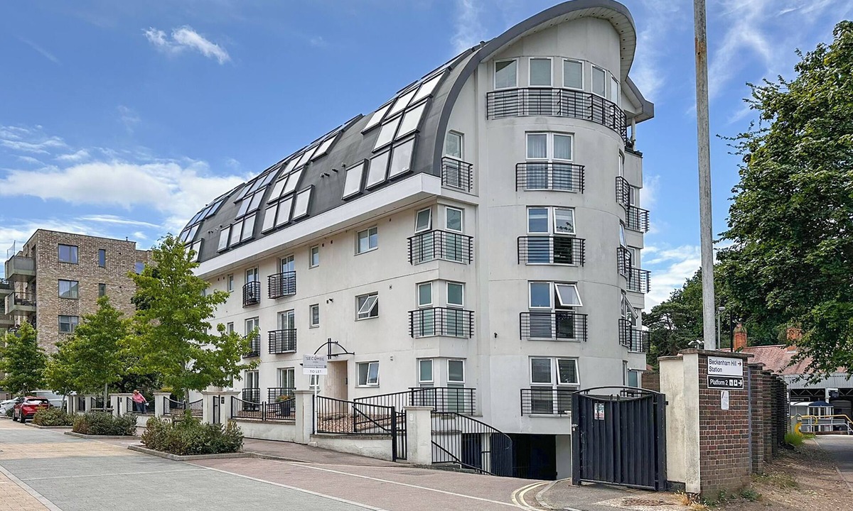 Downham Apartment | Elegant 1-Bed | Open-Plan Living | Free Parking