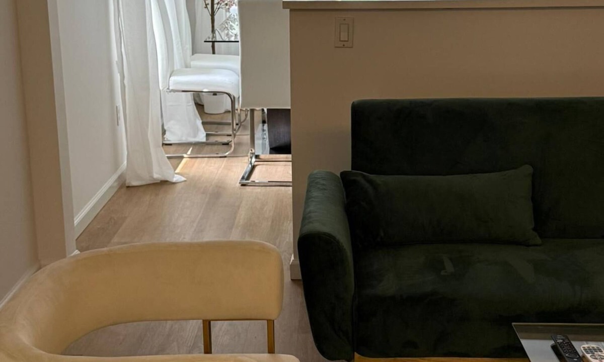 White Plains House | Elegant 1-bedroom Hideaway Free Parking