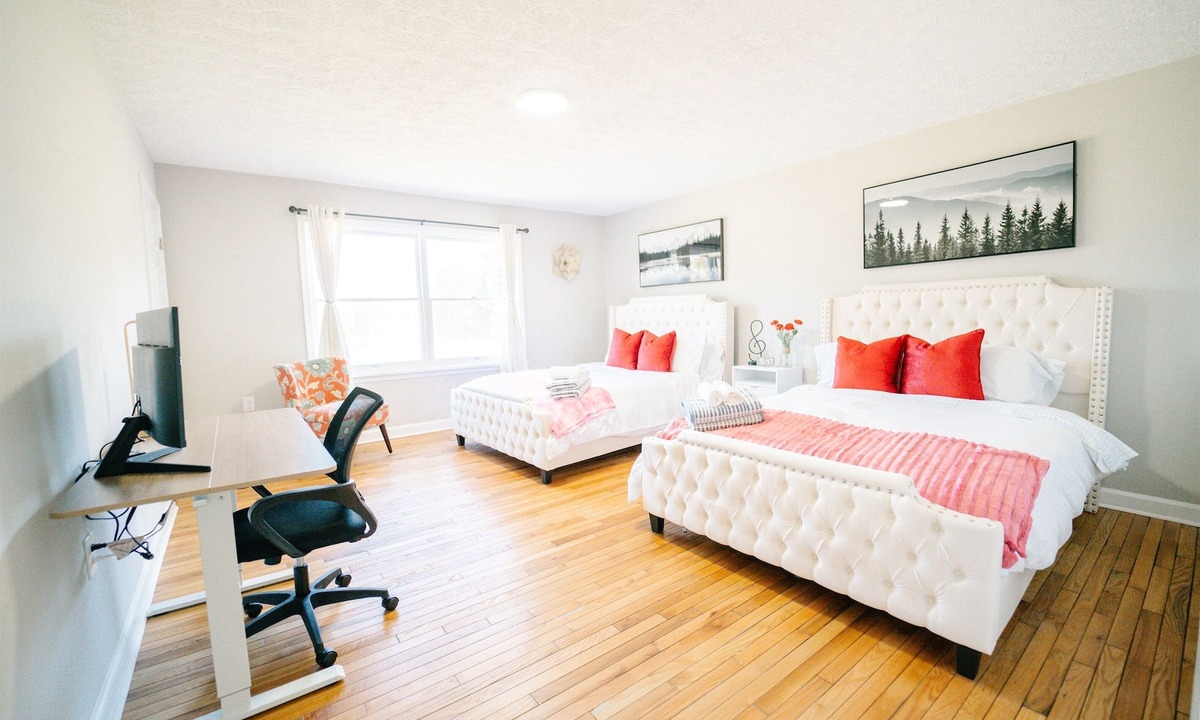 Hunter Mill House | Elegant 10BR/5BA | Private Parking । Great Falls