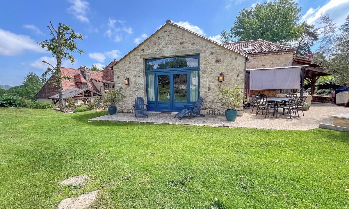 Siorac-en-Perigord Cottage | Elegant 17th-Century Stone Cottage for 4 Dordogne Retreat
