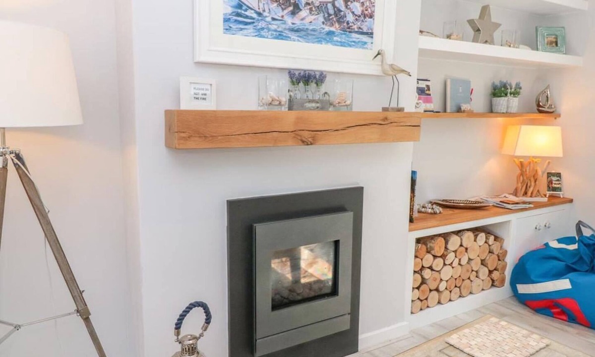 Dartmouth Apartment | Elegant 2 Bed Central Apartment With Large Decked Terrace