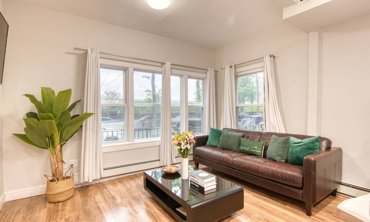 Kingsbridge Apartment | Elegant 2BR Modern Oasis Brand-New Build, Luxe Touches & Lightning-Fast WiFi, AC