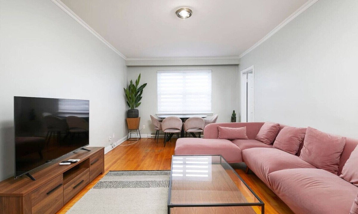 Cote-Des-Neiges—Notre-Dame-De-Grace Apartment | Elegant 2BR Retreat A Stylish Stay on MTL West