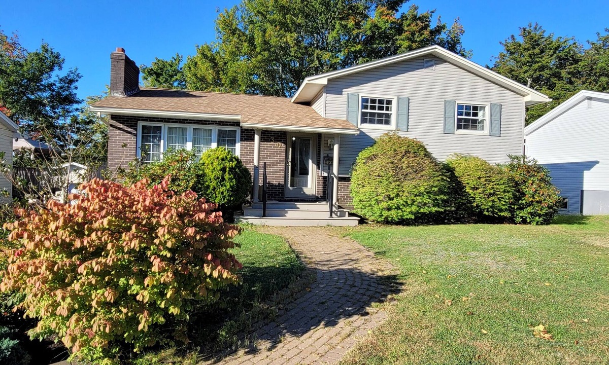 Lower Sackville House | Elegant 3-Bedroom Haven | Private Bath, Private Kitchen & BBQ