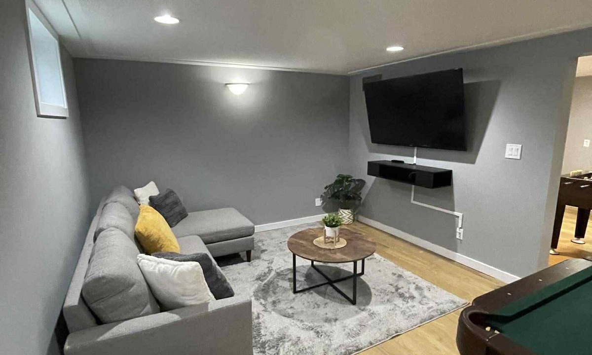 Sault Ste. Marie House | Elegant 3 Bedroom Home w/Sauna