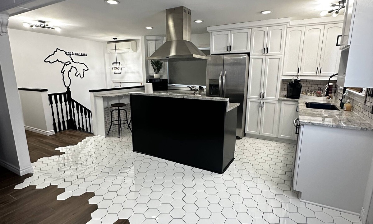 Algoma District House | Elegant 3 Bedroom Home, With Pool table, Foosball Table, and Sauna, and More.