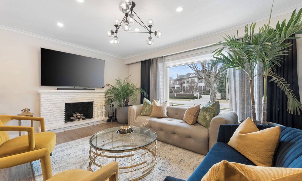 Richmond Hill House | Elegant 4 Bedroom & 3 Bathroom Bungalow Villa with Private Hot Tub
