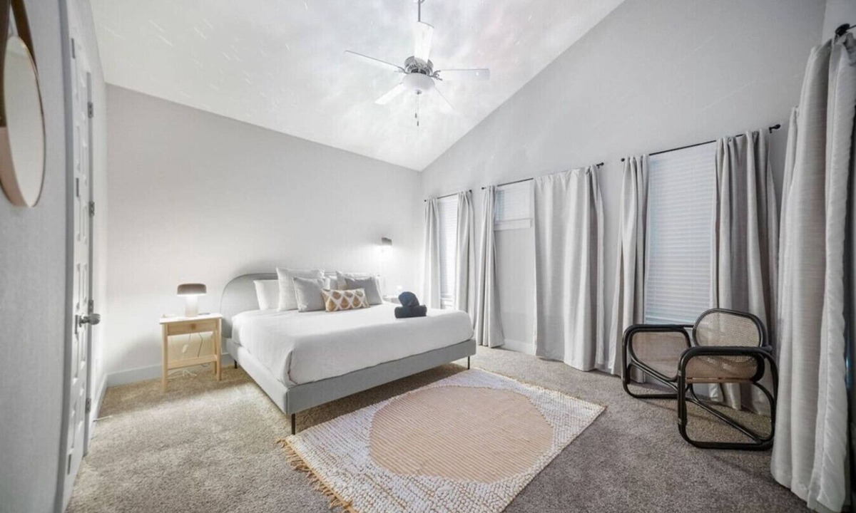 Austin House | Elegant 4BR Home with Office | Prime Location Near DT