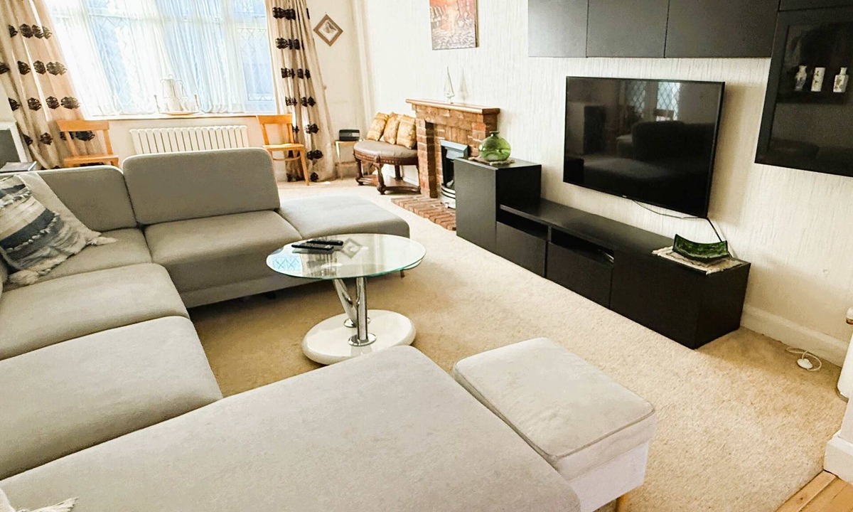 Chigwell House | Elegant 5BDR Executive Home, Chigwell