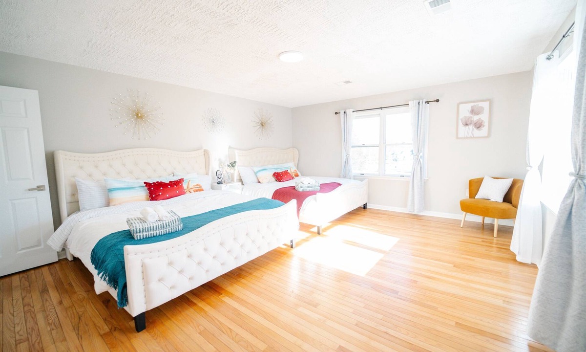 Great Falls House | Elegant 5BR/2BA | Private Parking । Great Falls