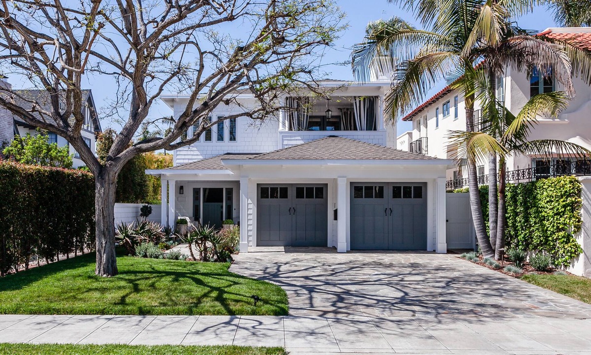 Coronado House | Elegant 5BR Coastal Home - Walk to Beach