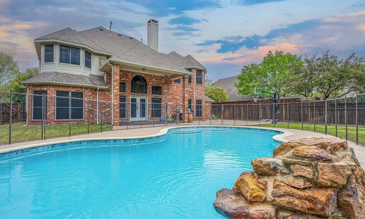 Allen House | Elegant 5BR Estate PoolOasis PingPong Sleeps 22 EV