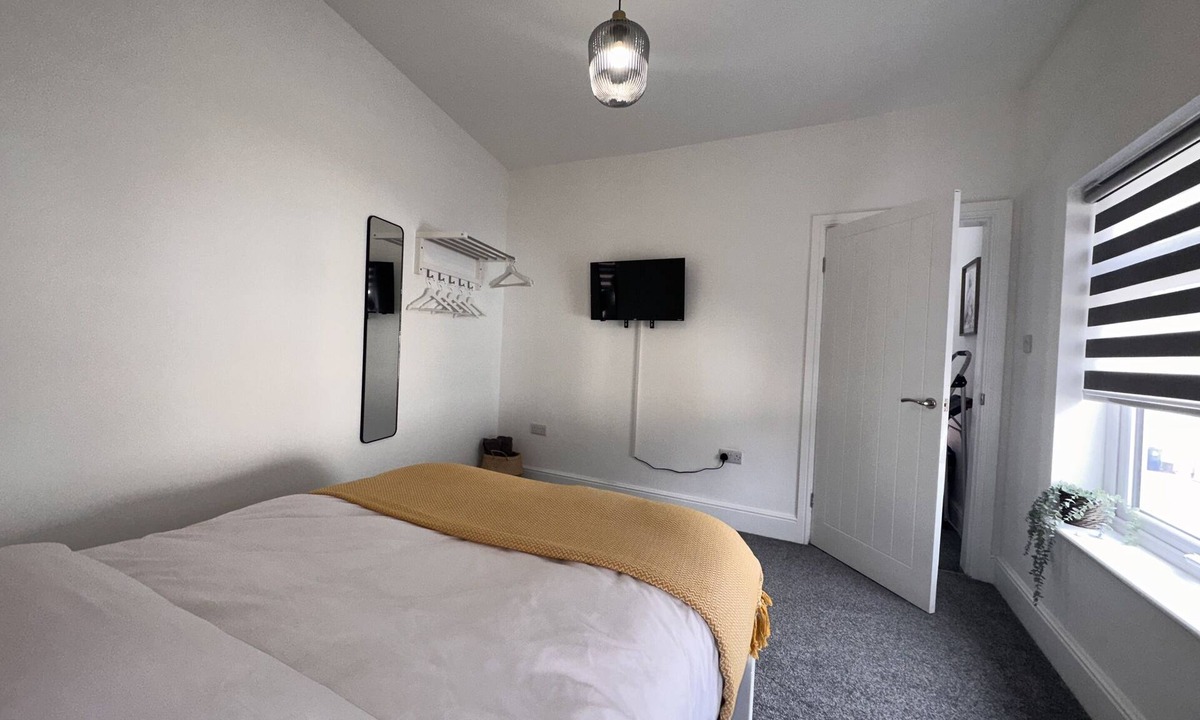 Burton on Trent House | Elegant 6 sleeper apartment ideally located