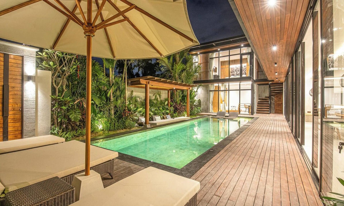 Batubelig Villa | Elegant 6BR Canggu Retreat Just 400m to the Ocean