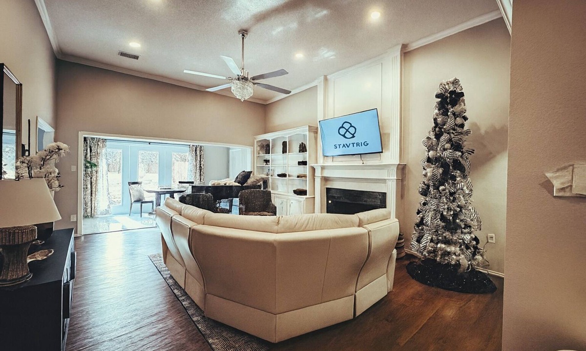 Lubbock House | Elegant Acre Estate 7 Bedrooms
