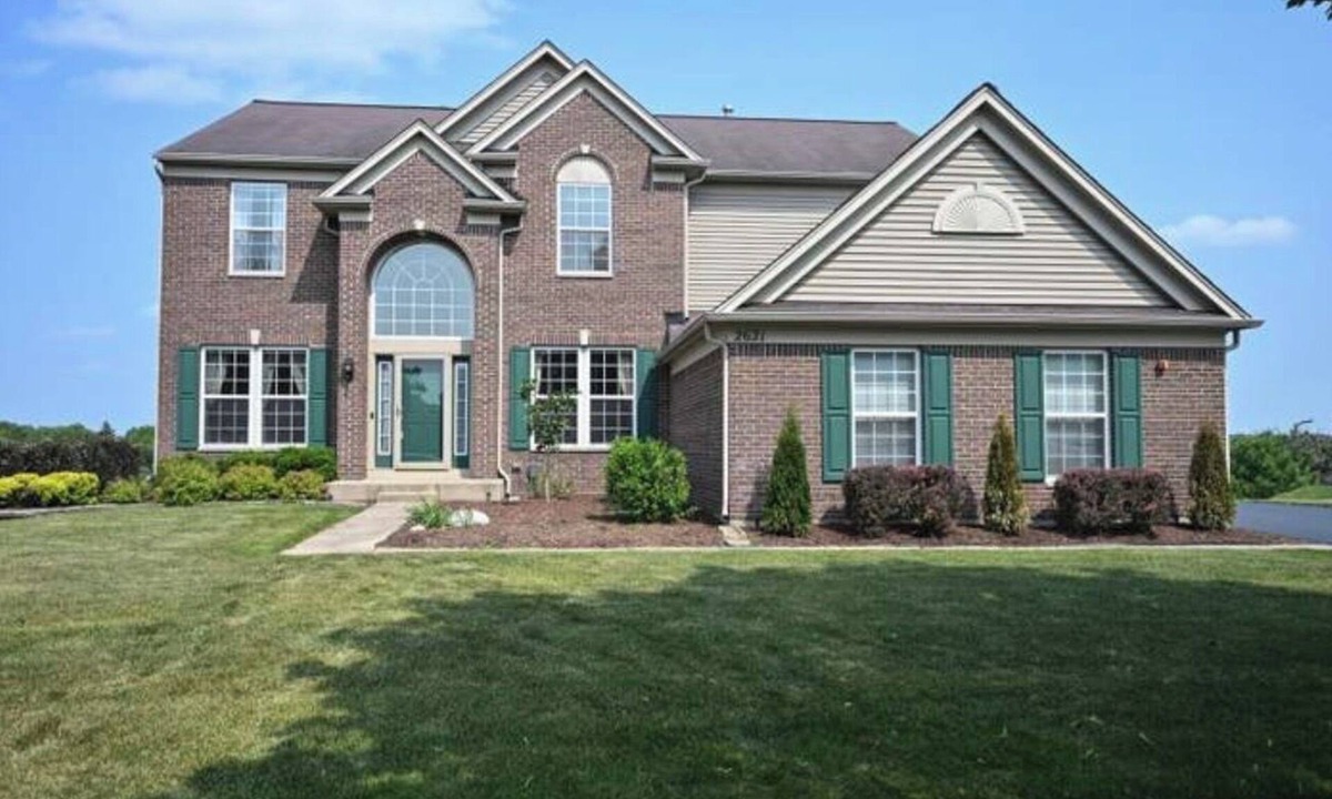 West Dundee House | Elegant and Charming 4-bedroom house with AC in West Dundee