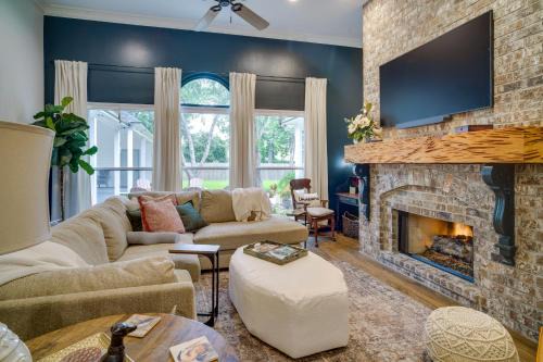 Highlands - Perkins House | Elegant Baton Rouge Home w/Yard ~ 3 Mi to LSU!