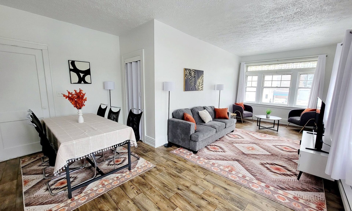 East Avenue Apartment | Elegant & Bright 2-Bedroom in Historic Park Ave