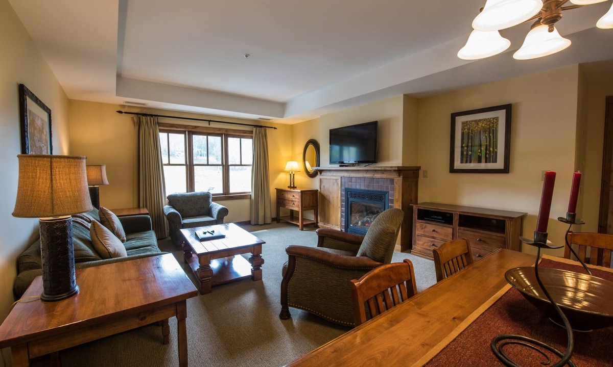 Mount Crested Butte Cabin | Elegant + Bright Suite | Fireplace & Pool Access