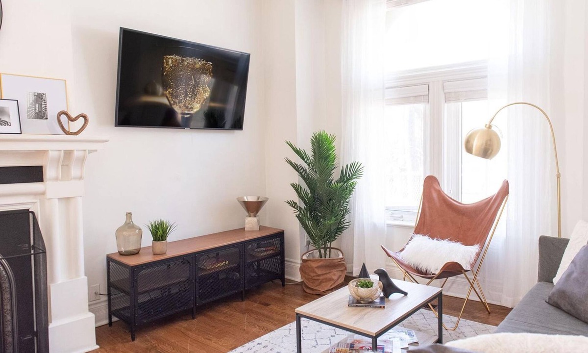 Fashion District House | Elegant Brownstone Bathurst/King streets