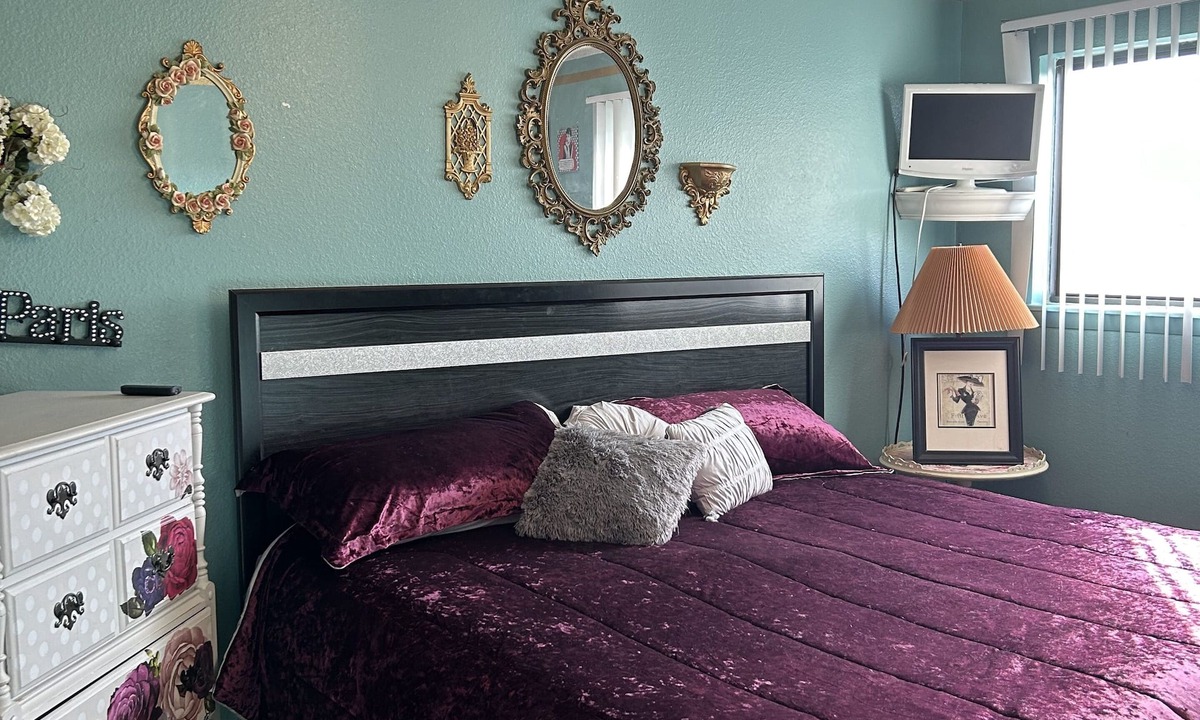 Gillette Apartment | Elegant ,but cozy apartment within walking distance of lots of great places .