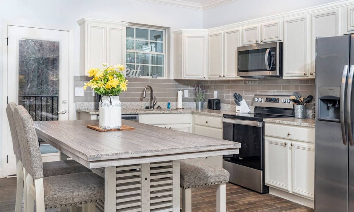 Townsend Condo | Elegant Cades Cove Condo with Community Pool!
