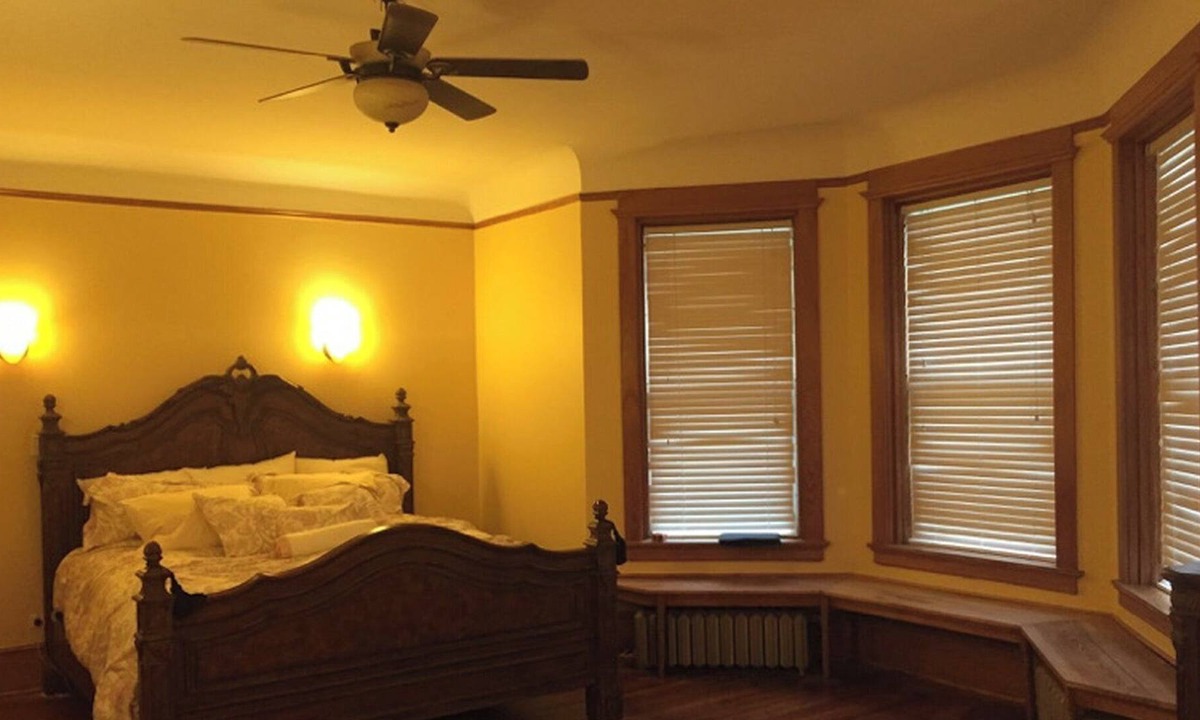 East Garfield Park House | Elegant Chicago Graystone on the Boulevard!