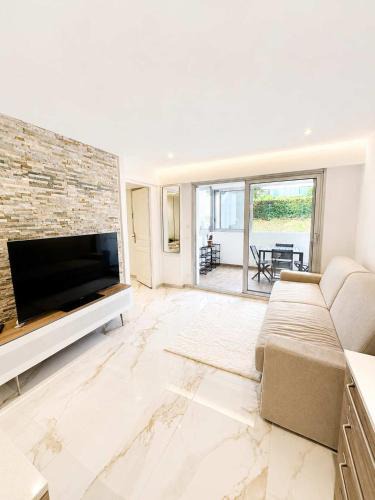 Saint-Laurent-du-Var Apartment | Elegant cocon avec piscine et parking prive