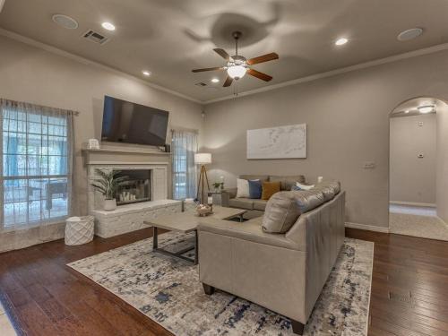 Jenks House | Elegant Comfort in Jenks!